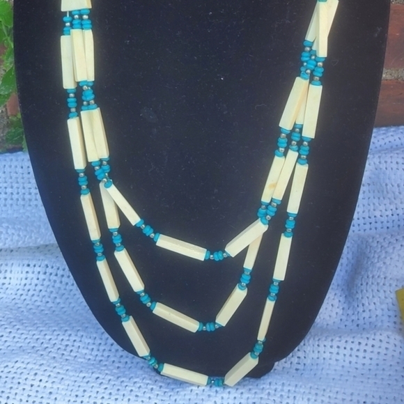 Vintage Ivory Quartz Stone Necklace - Picture 3 of 5